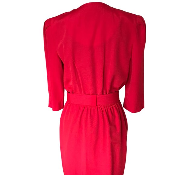Periwinkle Red Pleated Dress: Vintage 70s Belted Midi w/Button Insert, Size 10 - Picture 6 of 9